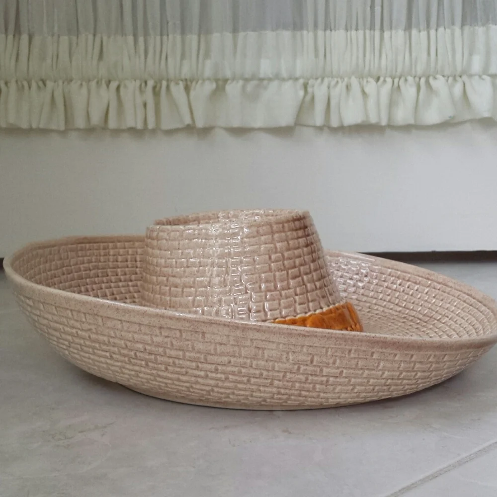 Ceramic Sombrero hat chip dish